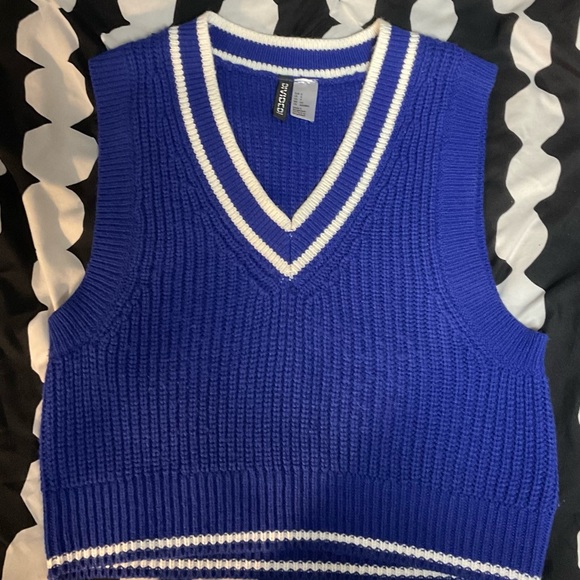 H&M Sweater Vest - Picture 3 of 4